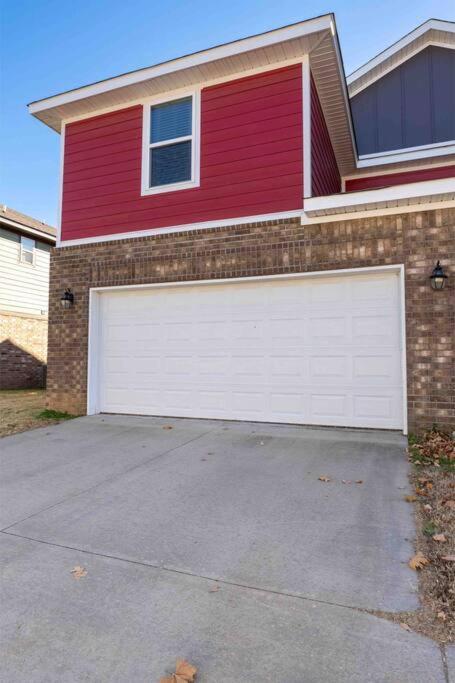 Modern Home 10 Minutes From Dickson St & U Of A Fayetteville Exterior photo